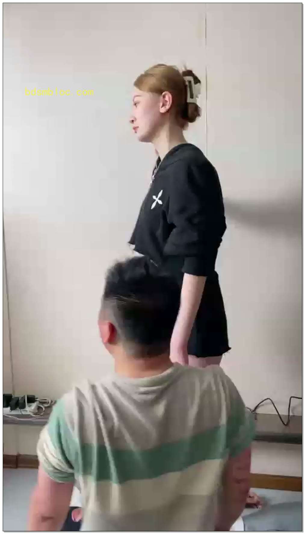 【二宝ss】175突破洁癖舔脚直接重度深喉，踩踏脏物喂食，97下藤条鞭打